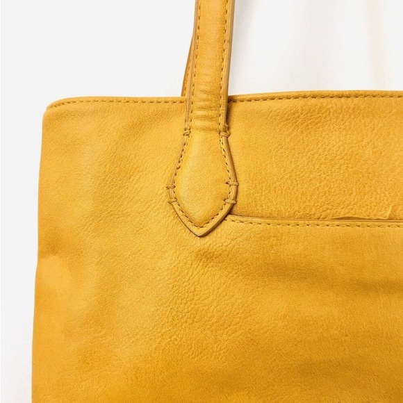 Universal Thread Tote In Faux Leather! Classic Design W/ Pockets! Soft & Yummy! - Picture 3 of 9